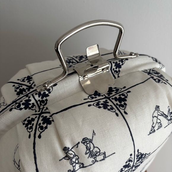 Vintage Delft Tile Fabric Printed Top Handle Cushioned Carry Case - Picture 8 of 16